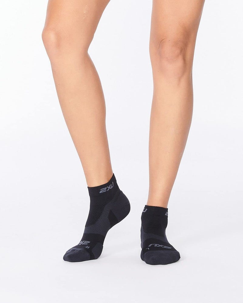2XU Vectr 1/4 Crew Sock, Black/Titanium, X-Large - Image 3
